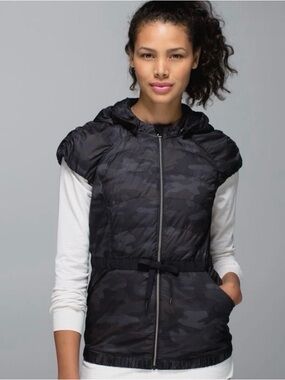 Lululemon Spring Fling puffy vest - lotus camo green - size 4